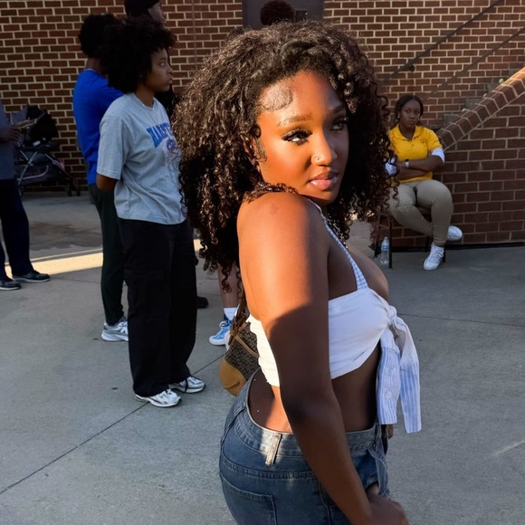 Meet your Posher, Kennedi - Picture 1 of 1